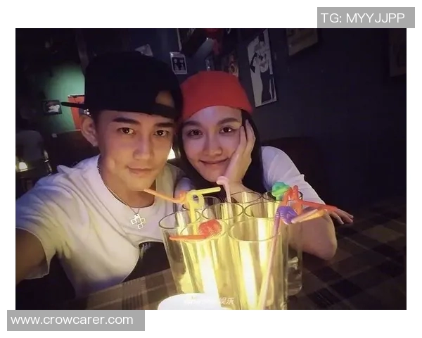 苏醒与足球明星亲密合影展现运动与音乐的完美结合