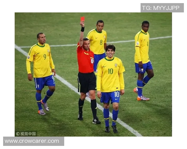 足球明星不满时的经典鄙视手势瞬间回顾与解析